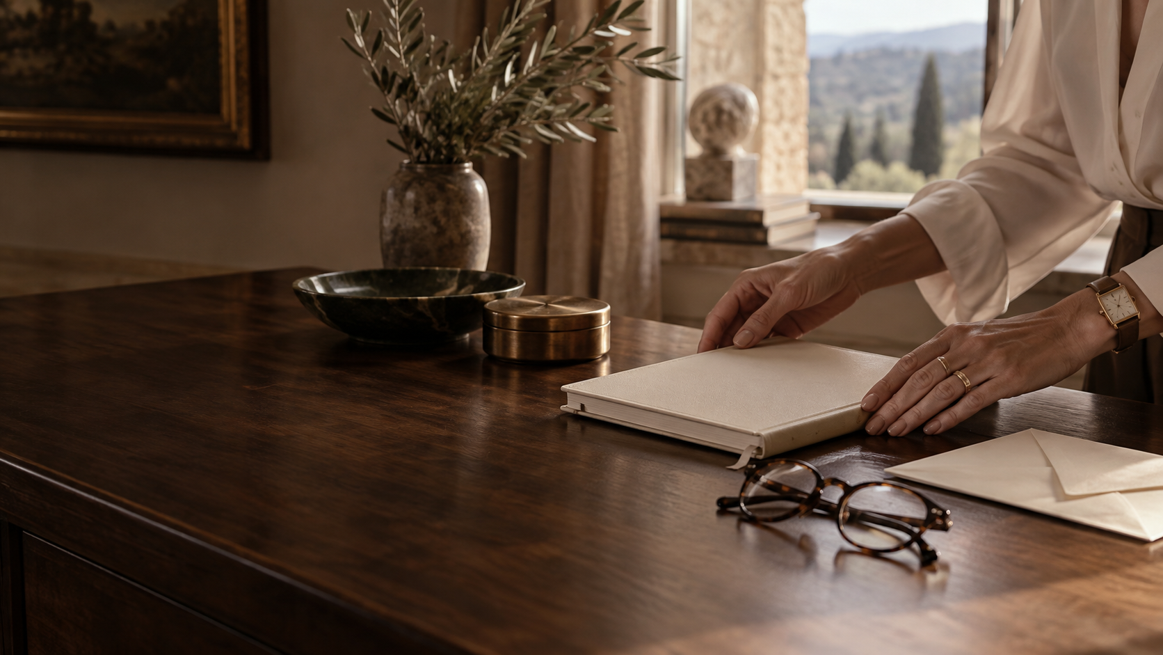 Cuaderno y preparativos personales ilustrativos antes de una visita