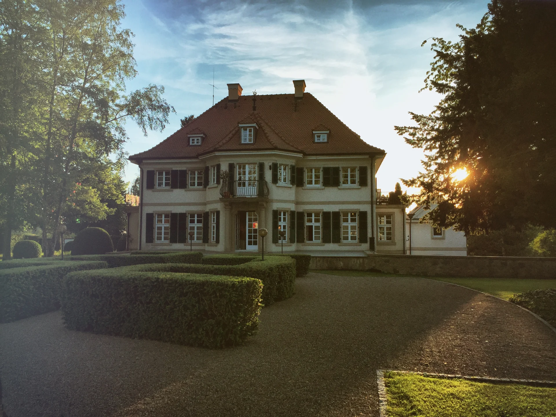 Façade et jardins de la clinique VIMED CELL